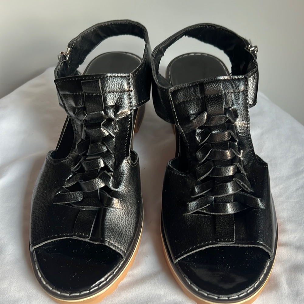 NWOT- sandals with cross cross cutout and side zip- size 40/8.5- black